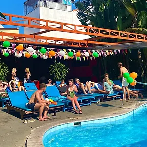 Vandrarhem Bed Station & Pool Bar 